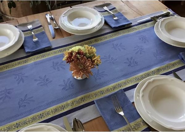 Jacquard Olives Sprigs On Blue & Yellow Table Runner 11-Pcs Ensemble Set Seats 4-8